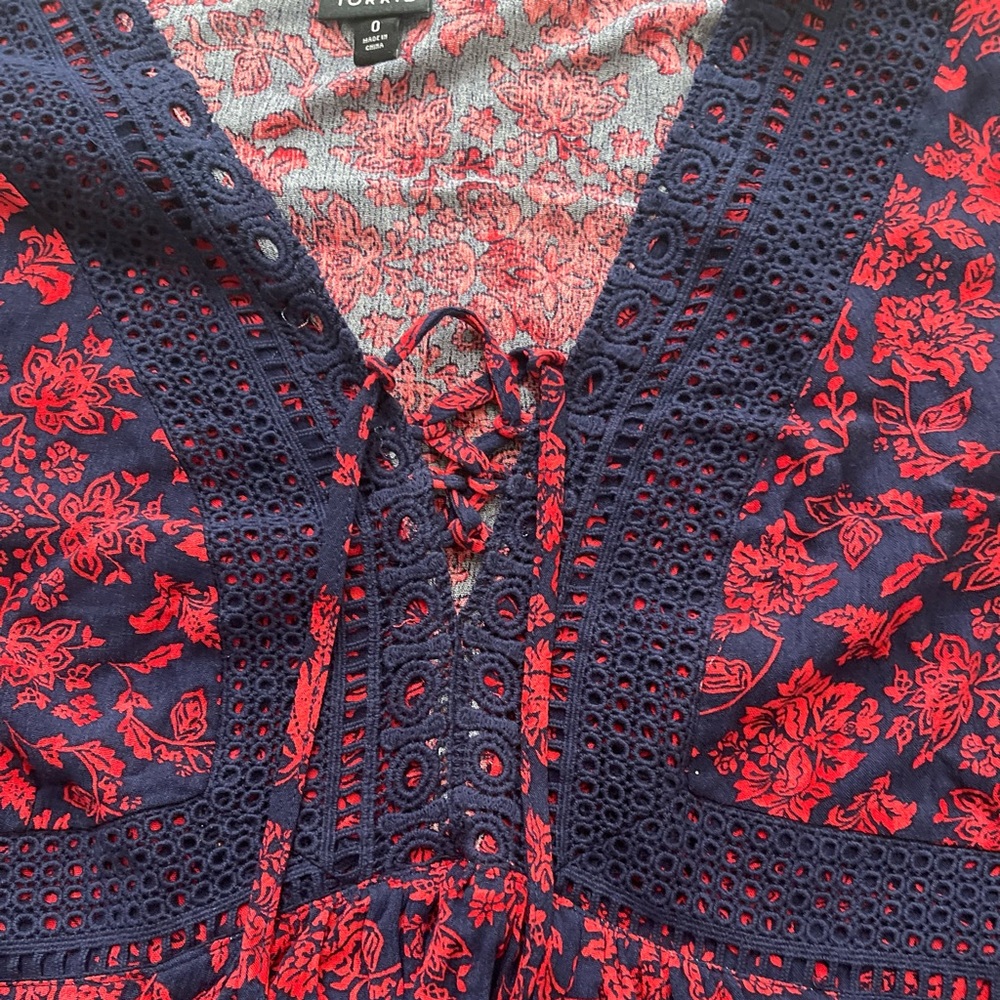 Torrid Floral Boho 3/4 Sleeve Deep V-Neck Lace and Tassle Accent Top- Size 0X - Picture 9 of 10